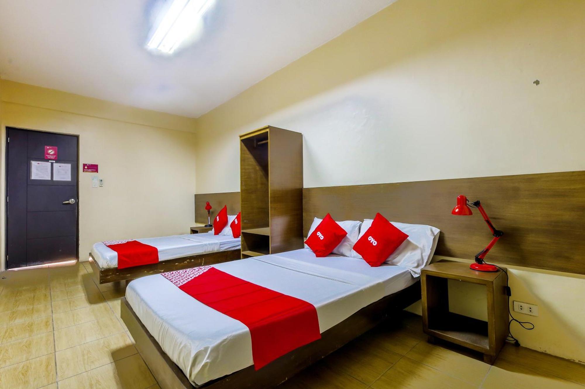 Metro Deluxe Residences Pasay Exterior foto