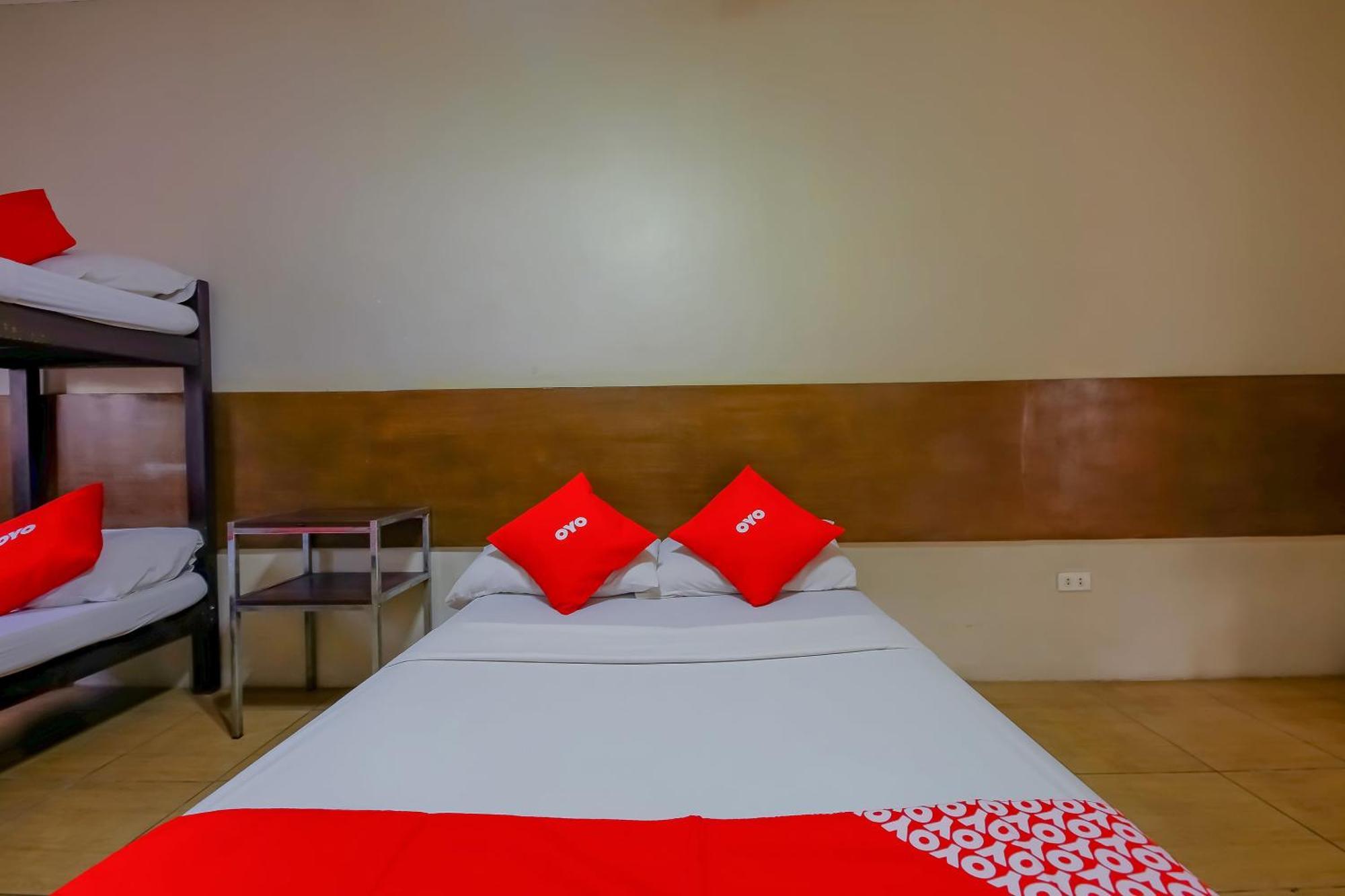Metro Deluxe Residences Pasay Exterior foto