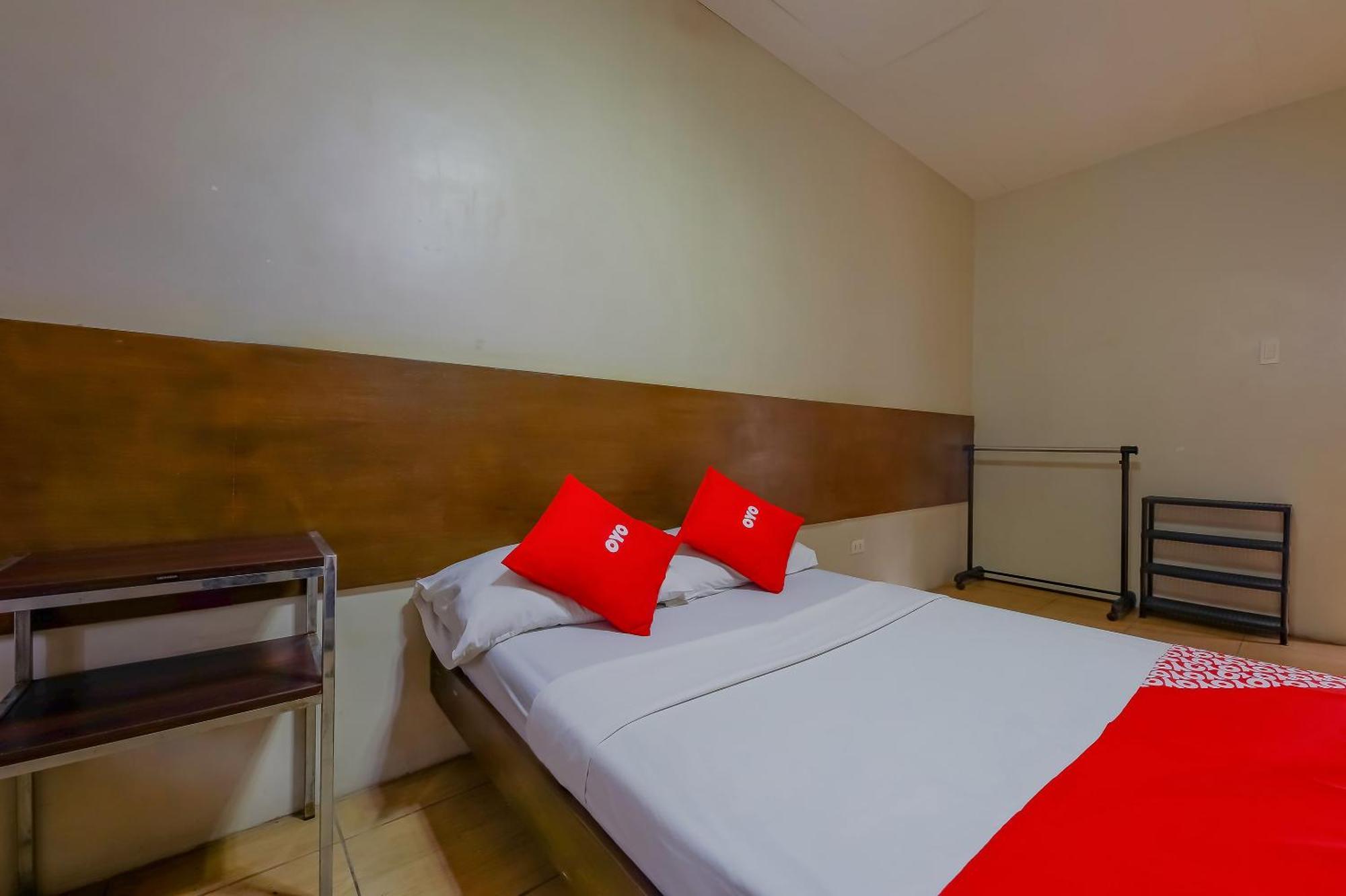 Metro Deluxe Residences Pasay Exterior foto